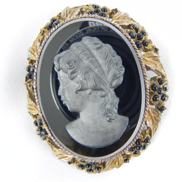 60s Onyx Cameo Brooch or Pendant with Golden Metal | Left-Facing Cameo - Picture 7 of 9